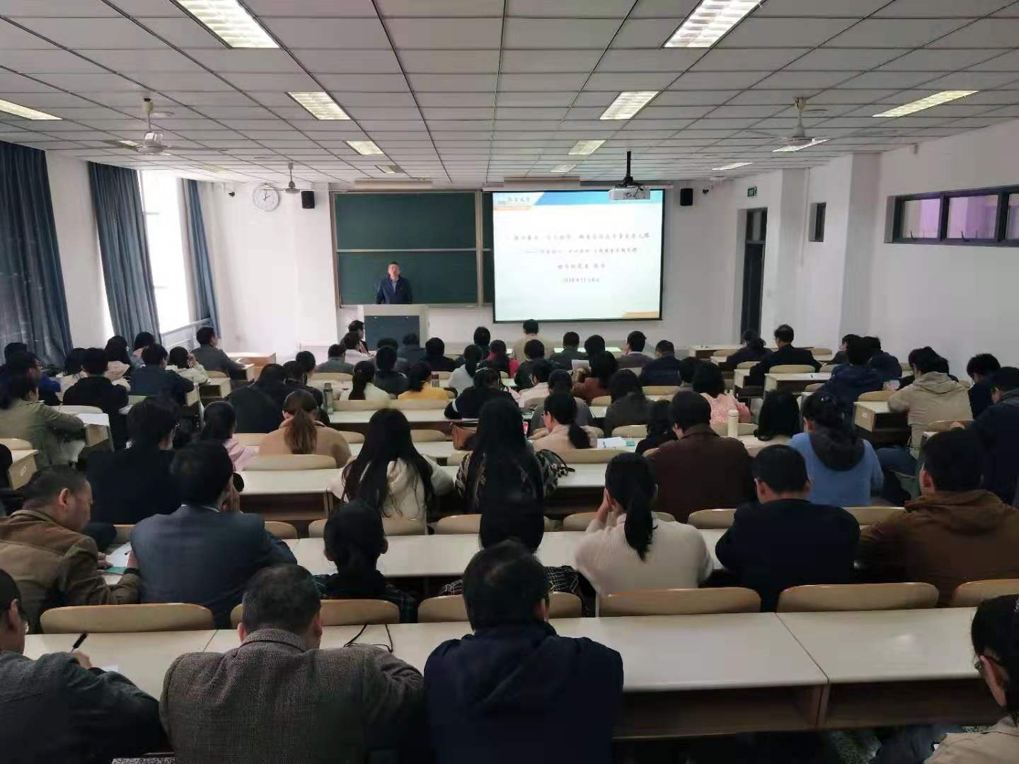 张华党课 20191106.jpg