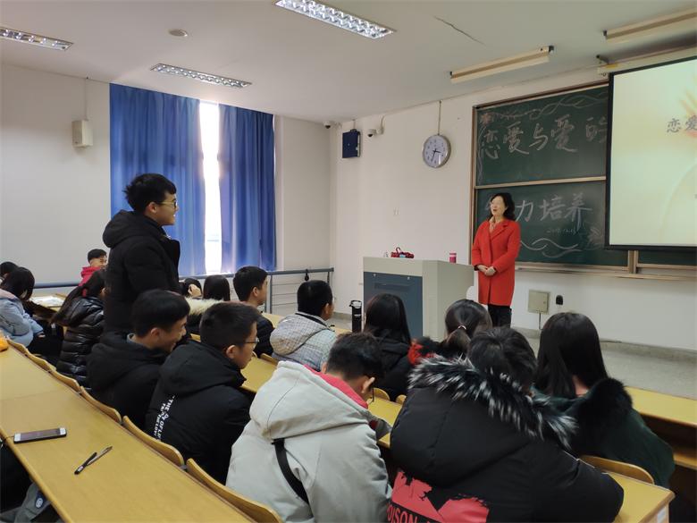 发展规划处处长陈玉君教授应邀来理公司做心理讲座1(1).JPG