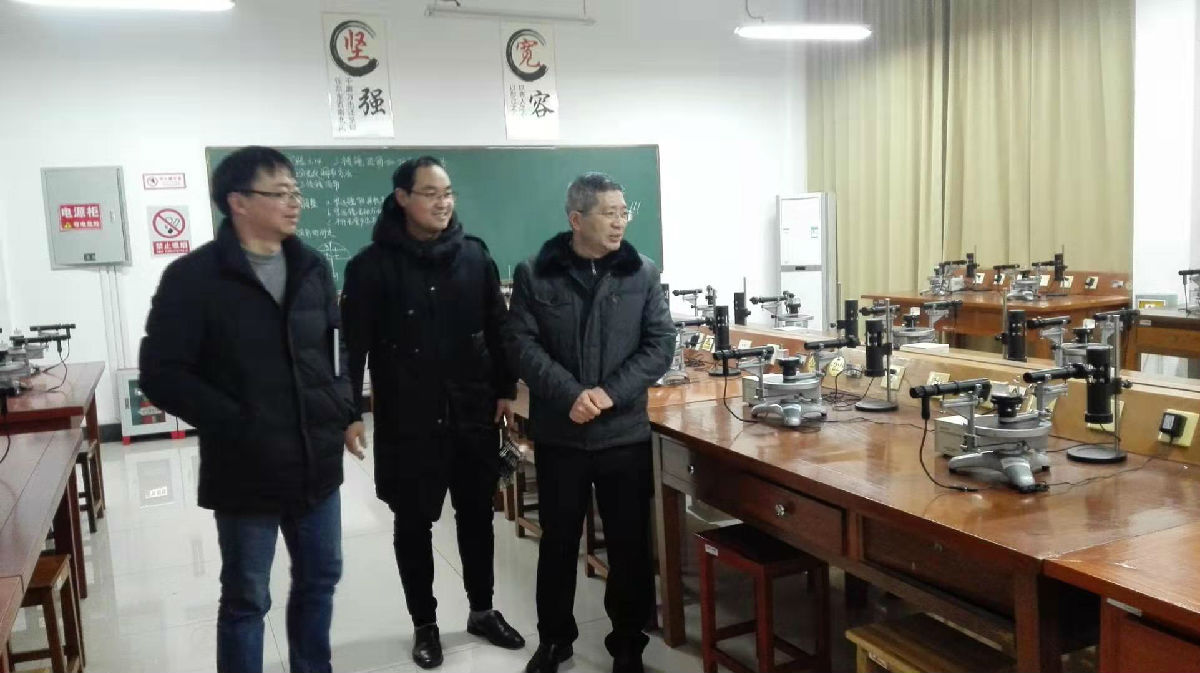 张华书记检查安全工作.jpg
